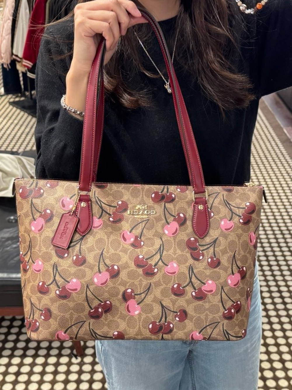 COACH CAA71 Gallery Tote Bag In Signature Canvas With Cherry print - Picture 5 of 7